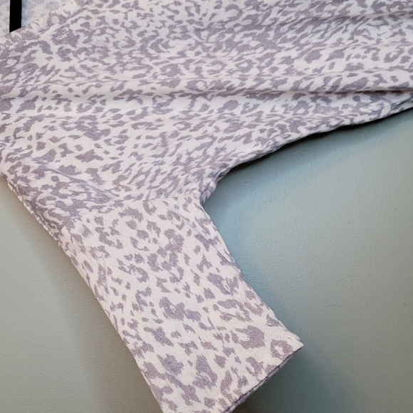 Express Sweater - Picture 3 of 10